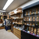 仏像コーナー お仏壇のまつや・水戸本店店内